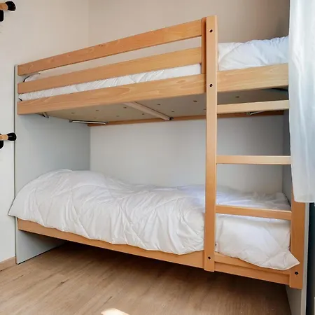 2 Bedroom Beautiful In 滨海拉福特