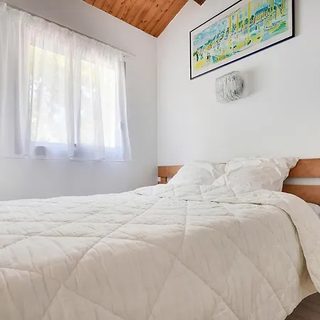 Сasa de vacaciones 2 Bedroom Beautiful In
